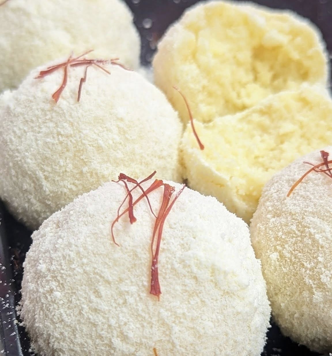 কাঁচাগোল্লা – শত বছরের ঐতিহ্যবাহী সুস্বাদু মিষ্টি