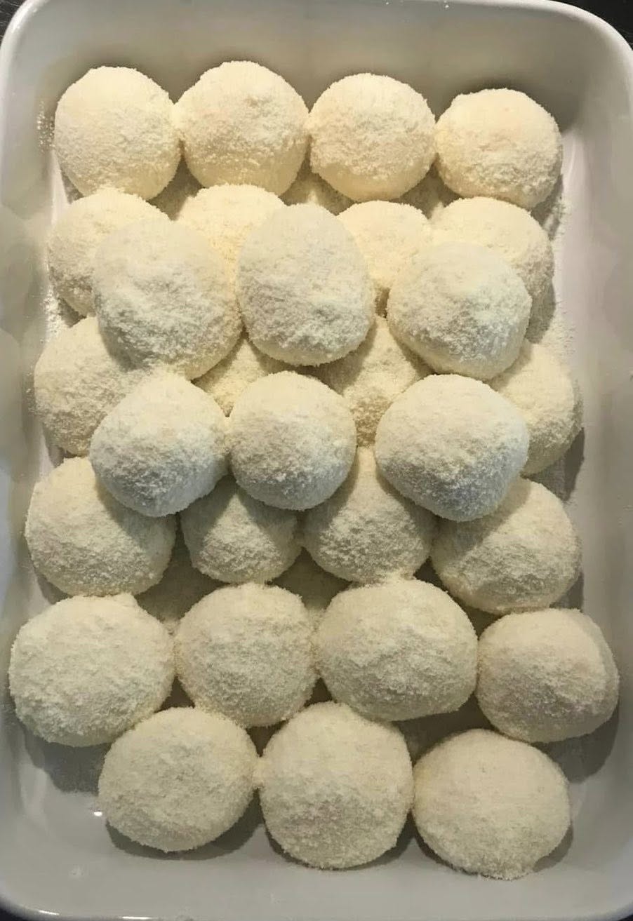 কাঁচাগোল্লা – শত বছরের ঐতিহ্যবাহী সুস্বাদু মিষ্টি